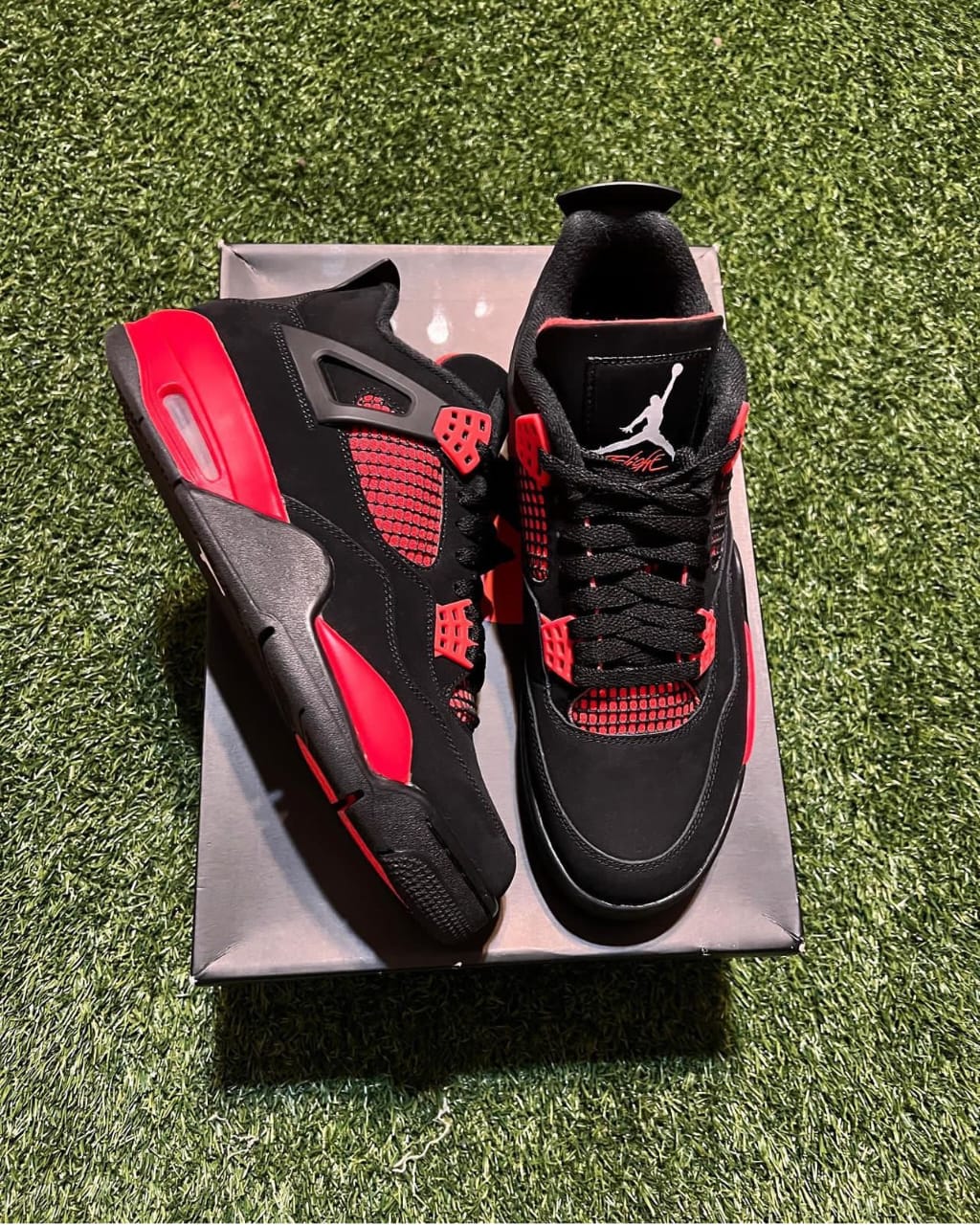 Air Jordan Retro 4 – Timeless Style. Legendary Legacy.